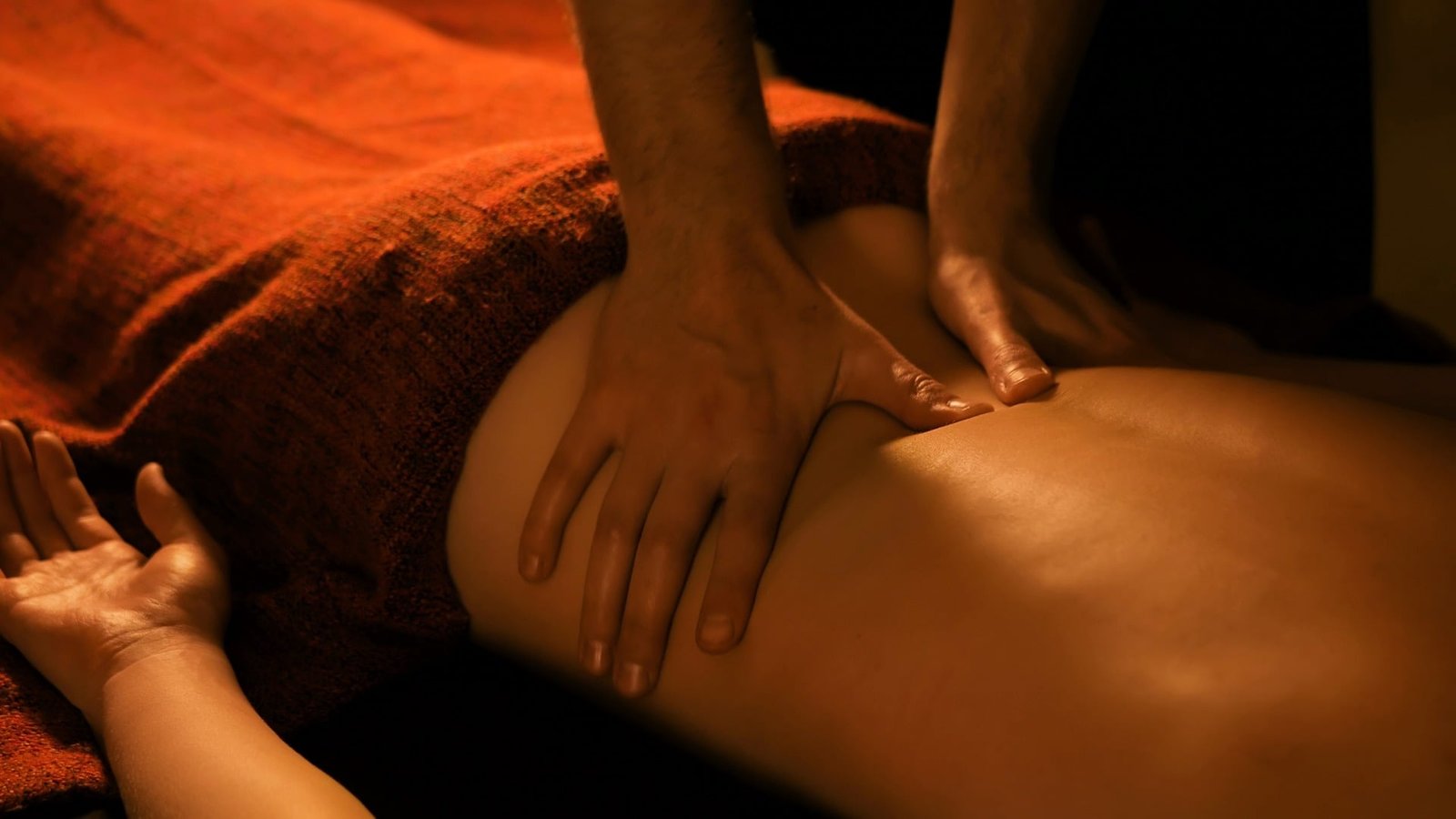 sensualmassage-massage-9786963_1920